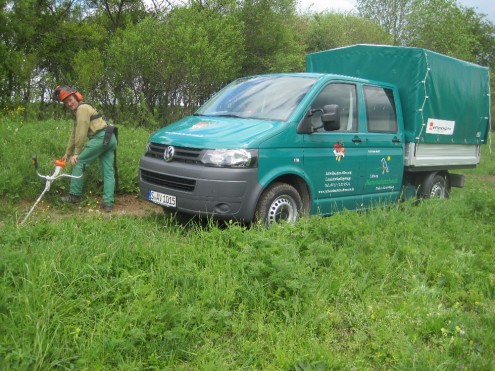 Einsatzfahrzeug des Landschaftspflegetrupps